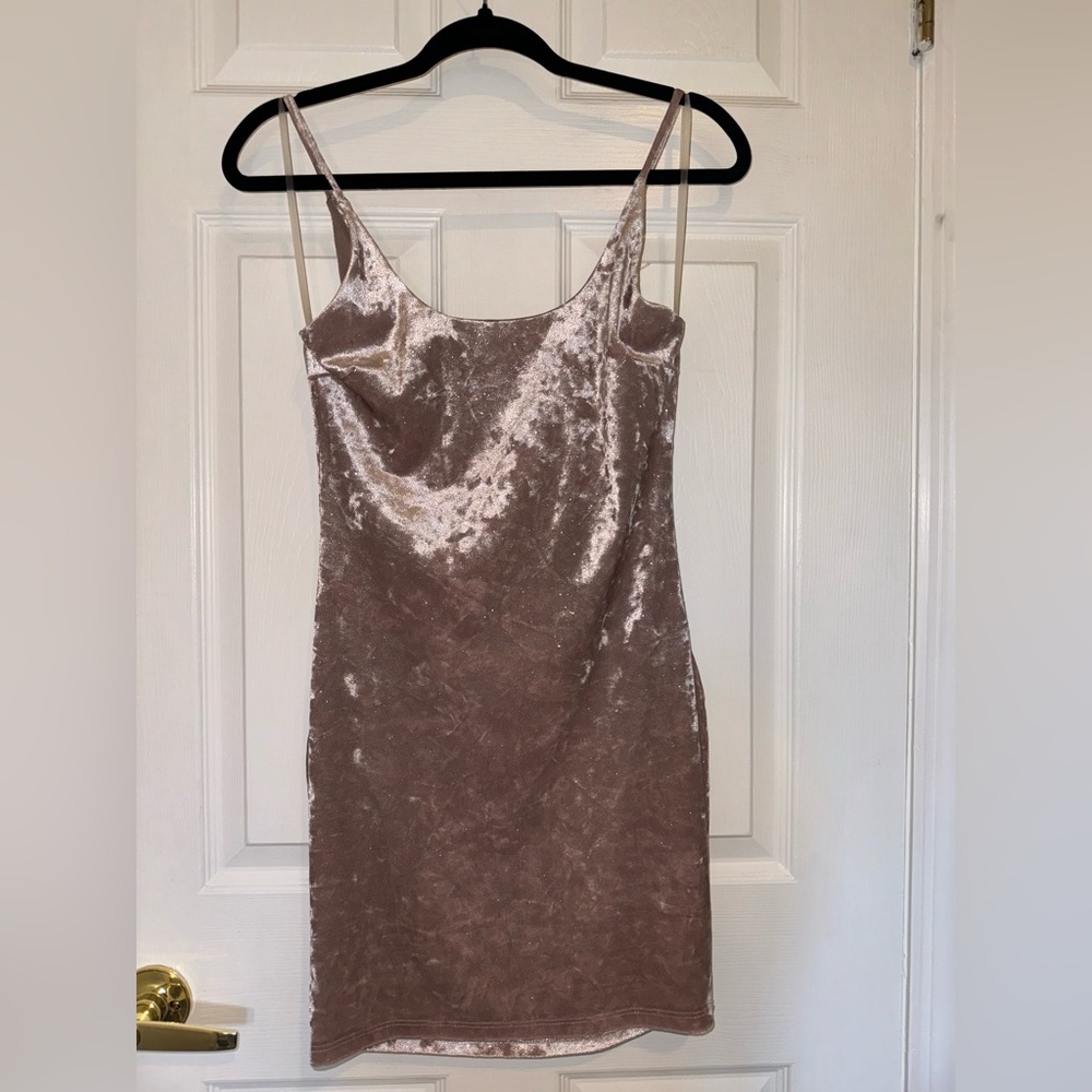 Rose gold Windsor dress in size Small